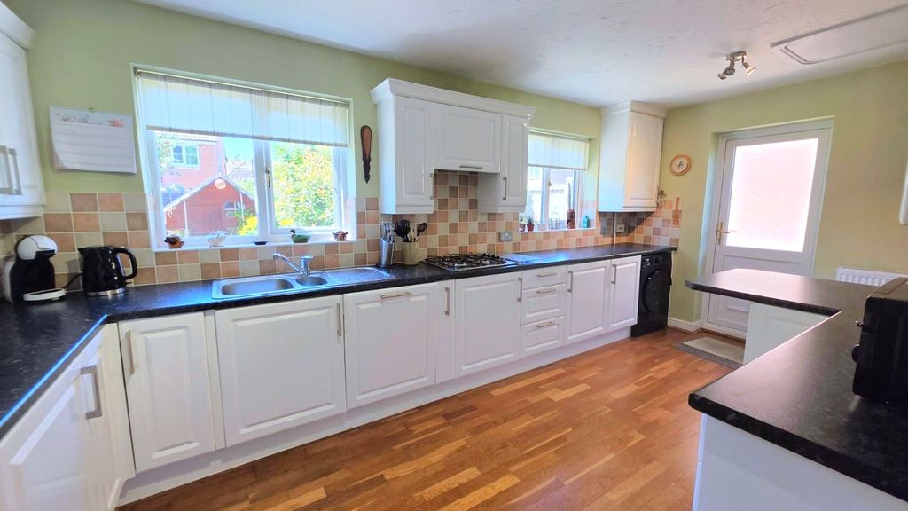 Property photo 2 of 13 Picture No. 22