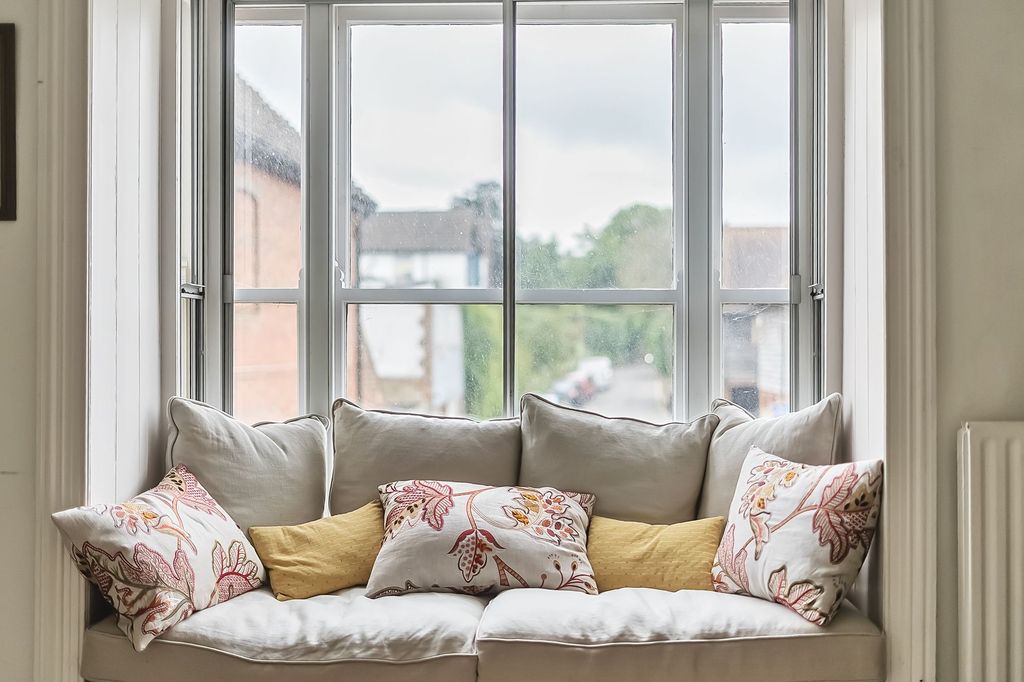Property photo 2 of 18 Bay Window