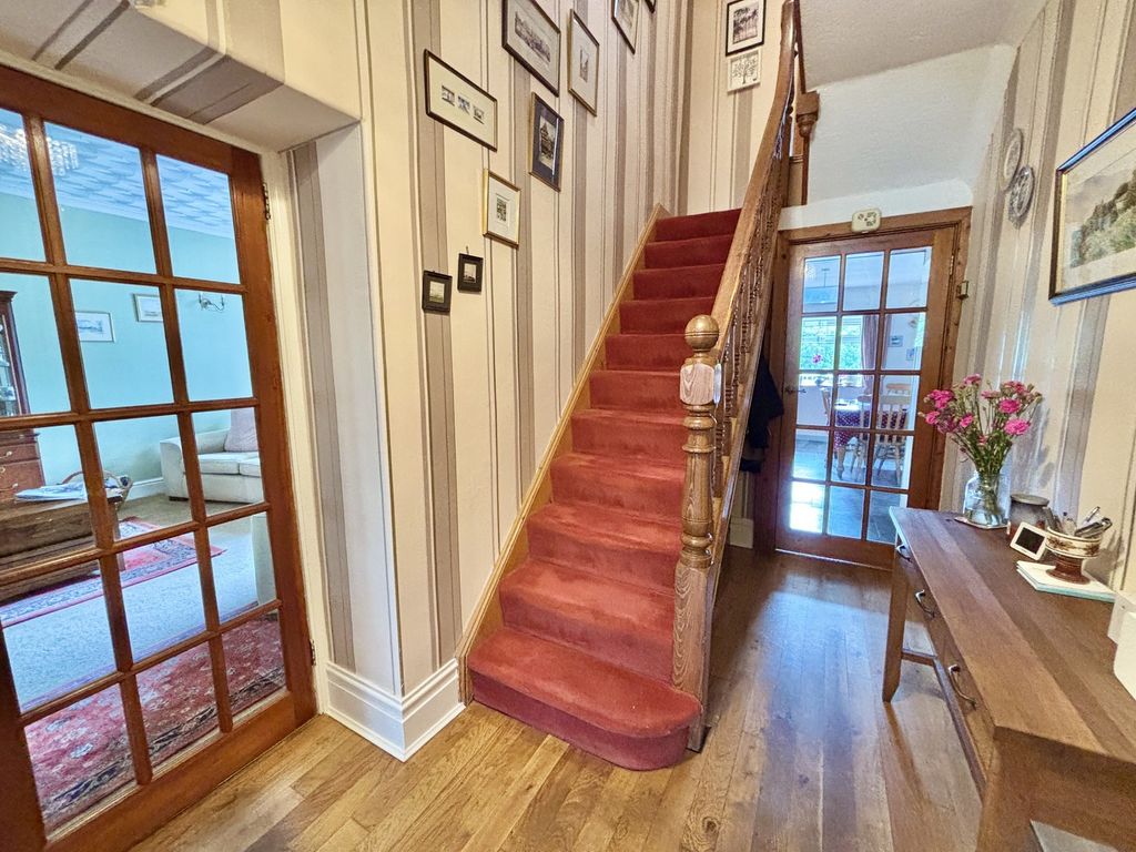 Property photo 2 of 40 Hall