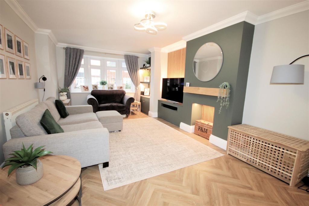 Property photo 3 of 32 Living Room