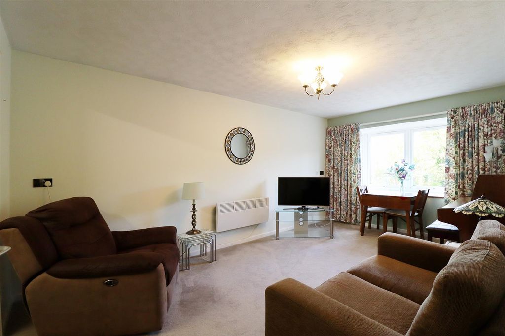 Property photo 3 of 12 Lounge/Diner