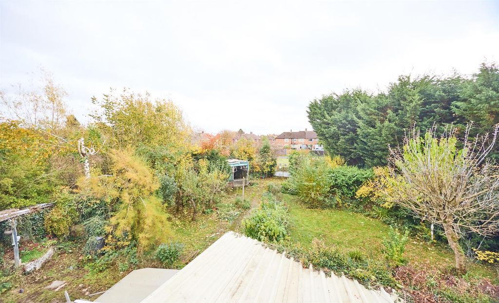 Property photo 3 of 21 East Close, Bb 4.Jpg