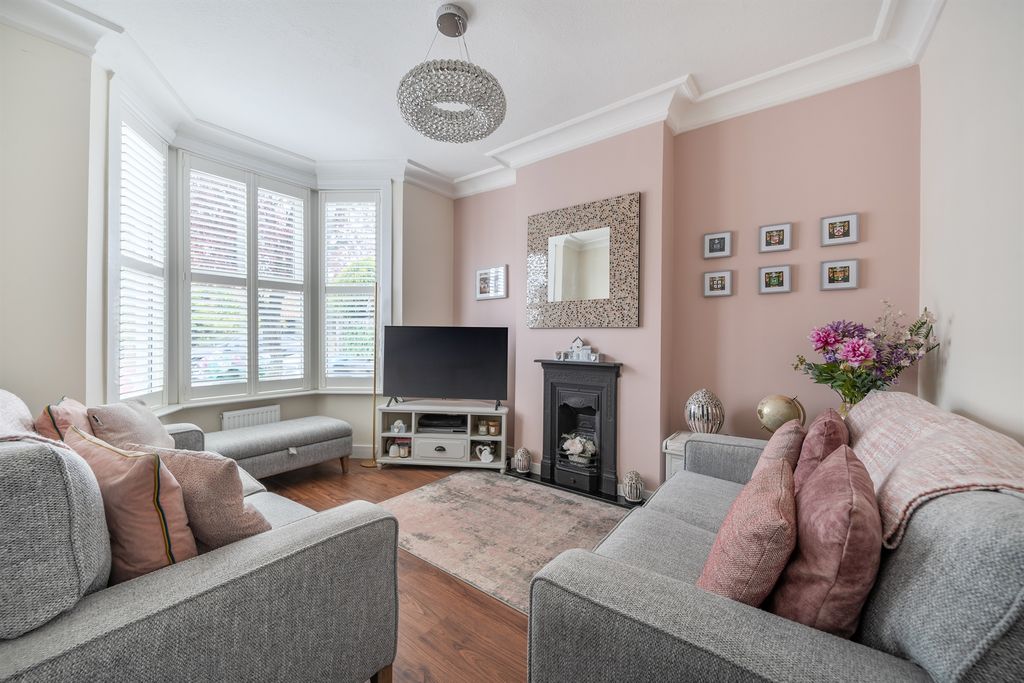 Property photo 3 of 12