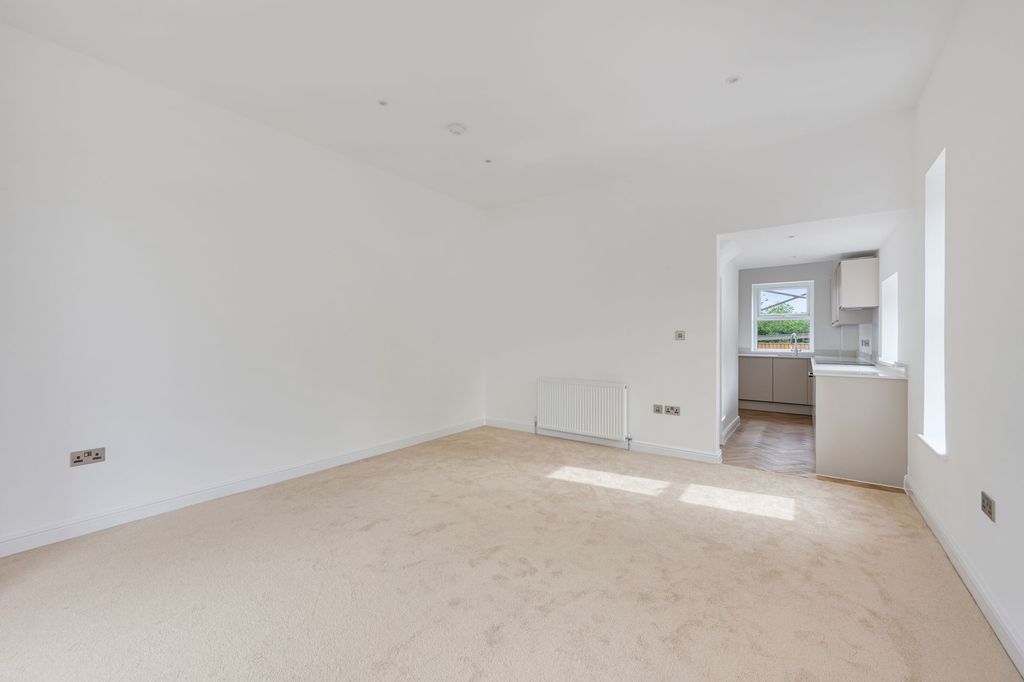 Property photo 3 of 14 Lounge/Dining Room