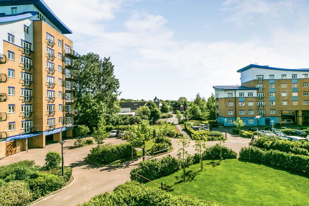 Property photo 1 of 10 196713ce-4Da4-462B-A