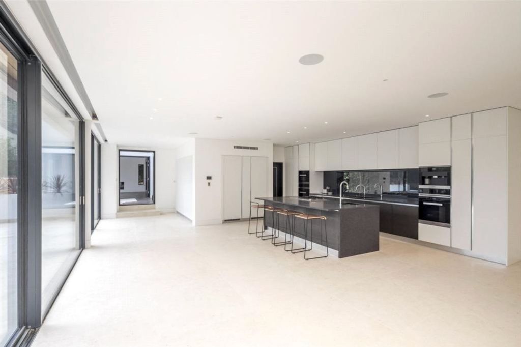 Property photo 3 of 13 Kitchen/Dining Area