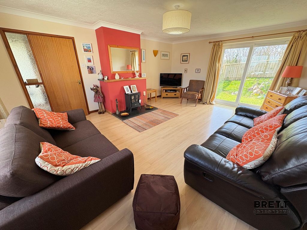 Property photo 2 of 10 Living Room