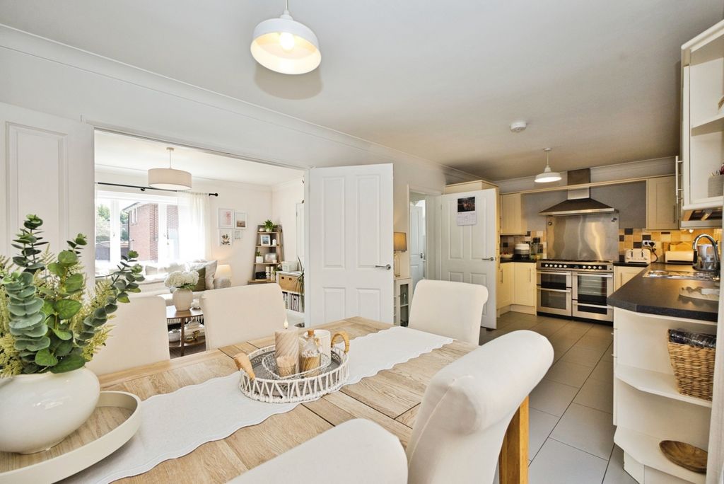 Property photo 2 of 34 Pbox-Img.Jpg