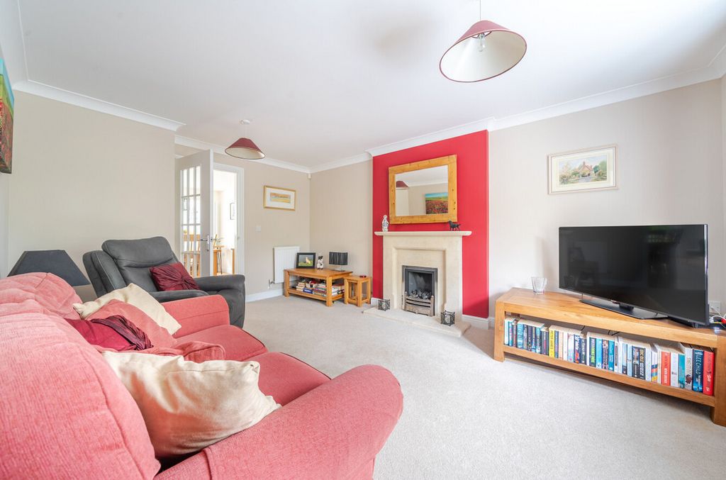 Property photo 3 of 12