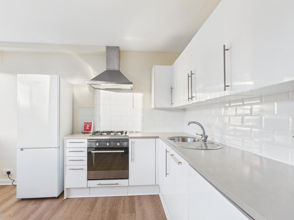 Property photo 2 of 9 Kitchen