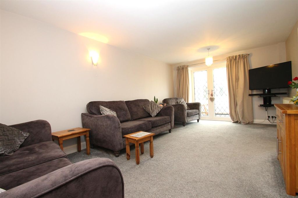 Property photo 3 of 18 Lounge3.Jpg