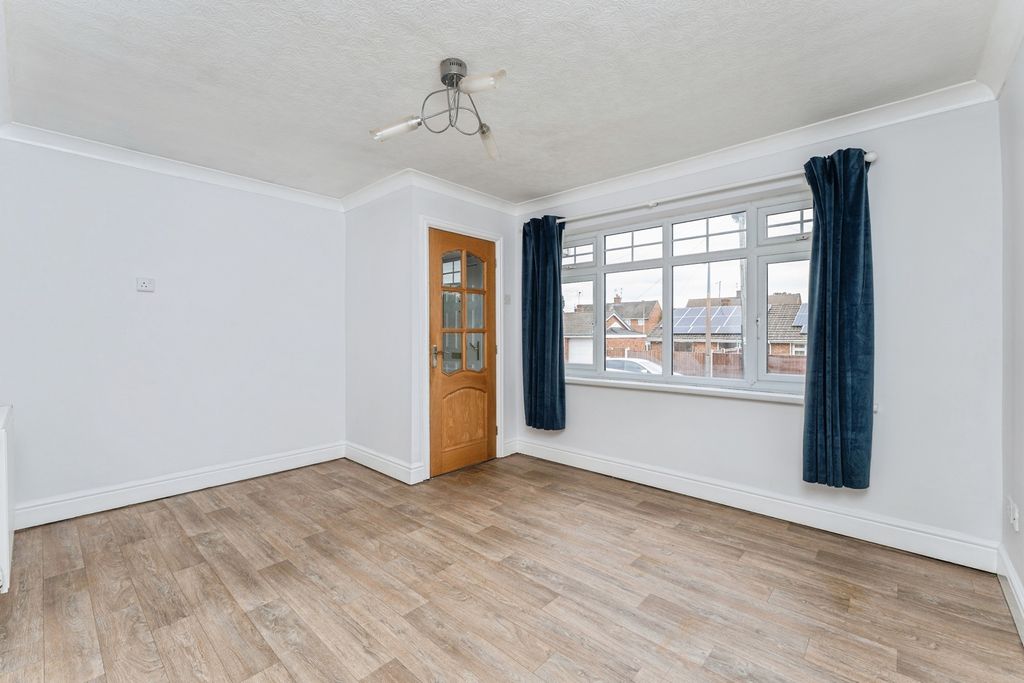 Property photo 3 of 19 Living Room