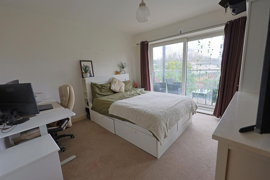 Property photo 3 of 13 3220534