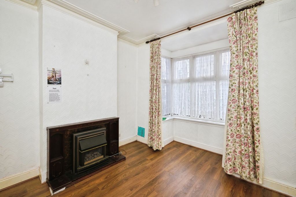 Property photo 3 of 20 Pbox-Img.Jpg