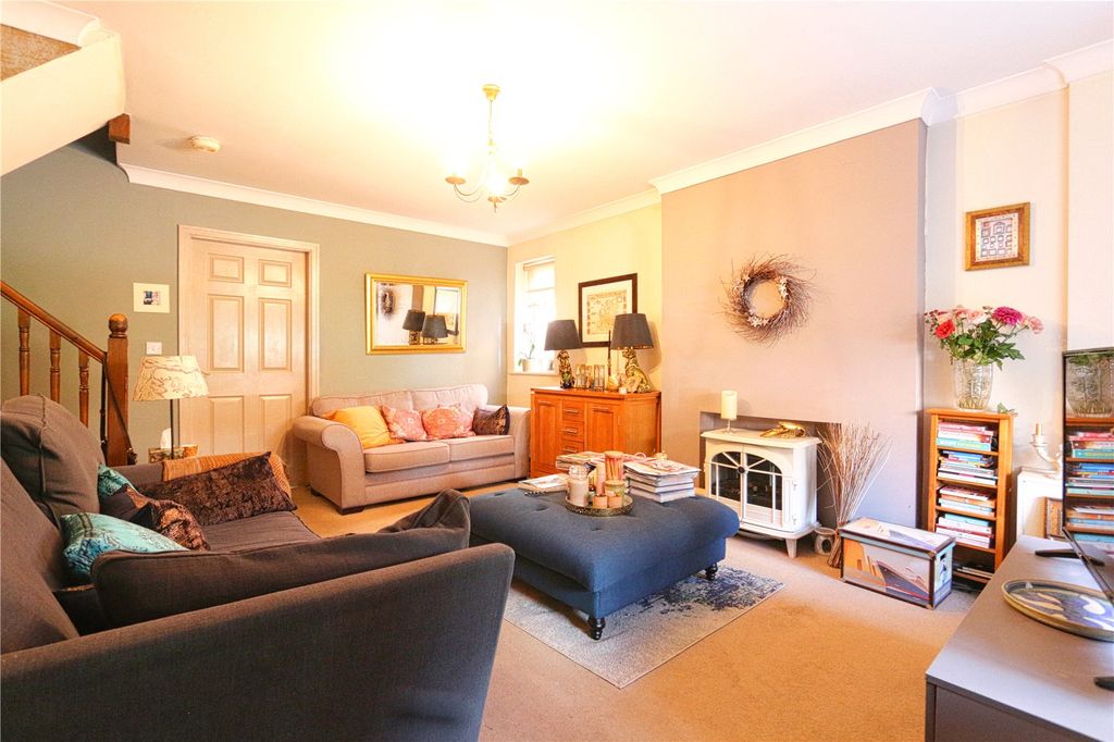 Property photo 2 of 14 Lounge
