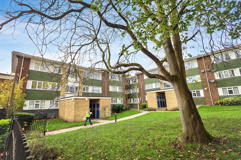 Property photo 2 of 17 64 Barnes Wallis Court, Barnhill Road, Wembley Ha9 9Dw