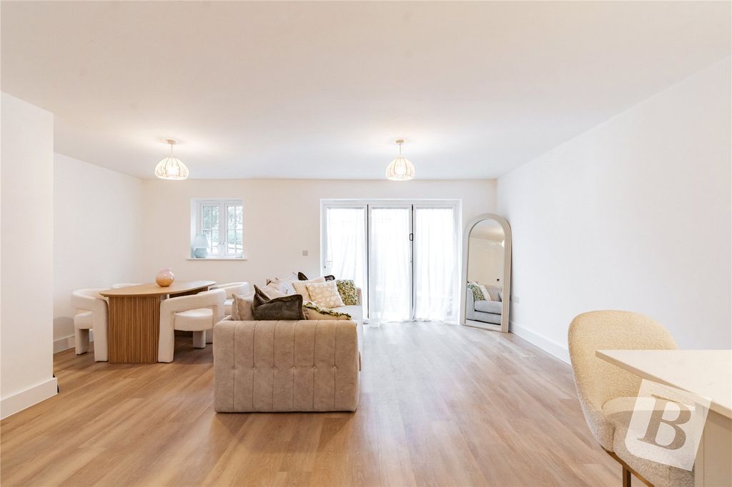 Property photo 3 of 17 Kitchen/Living