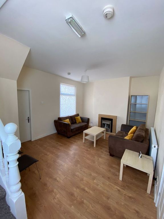 Property photo 2 of 9 Livingroom