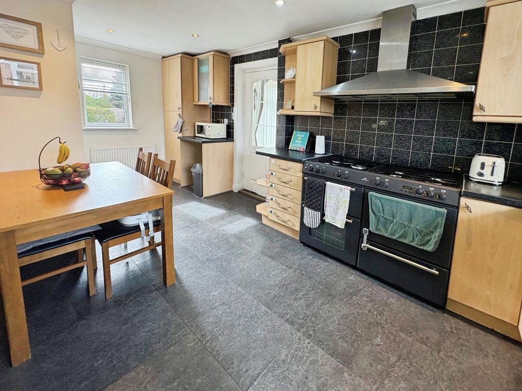 Property photo 3 of 11 Photo 7