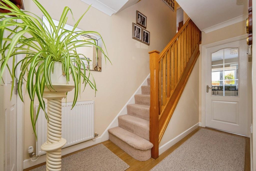 Property photo 3 of 27 25Tallandavenue-30.Jpg