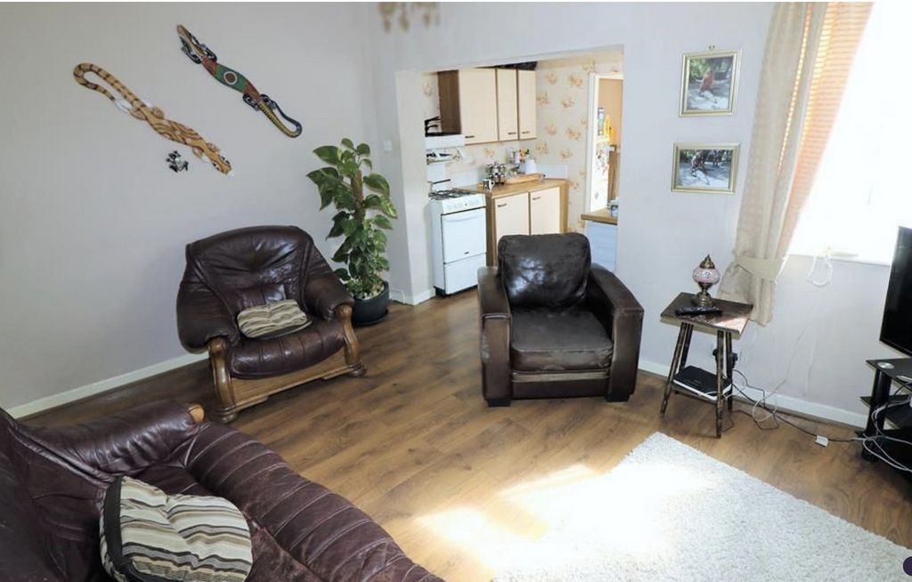 Property photo 3 of 12