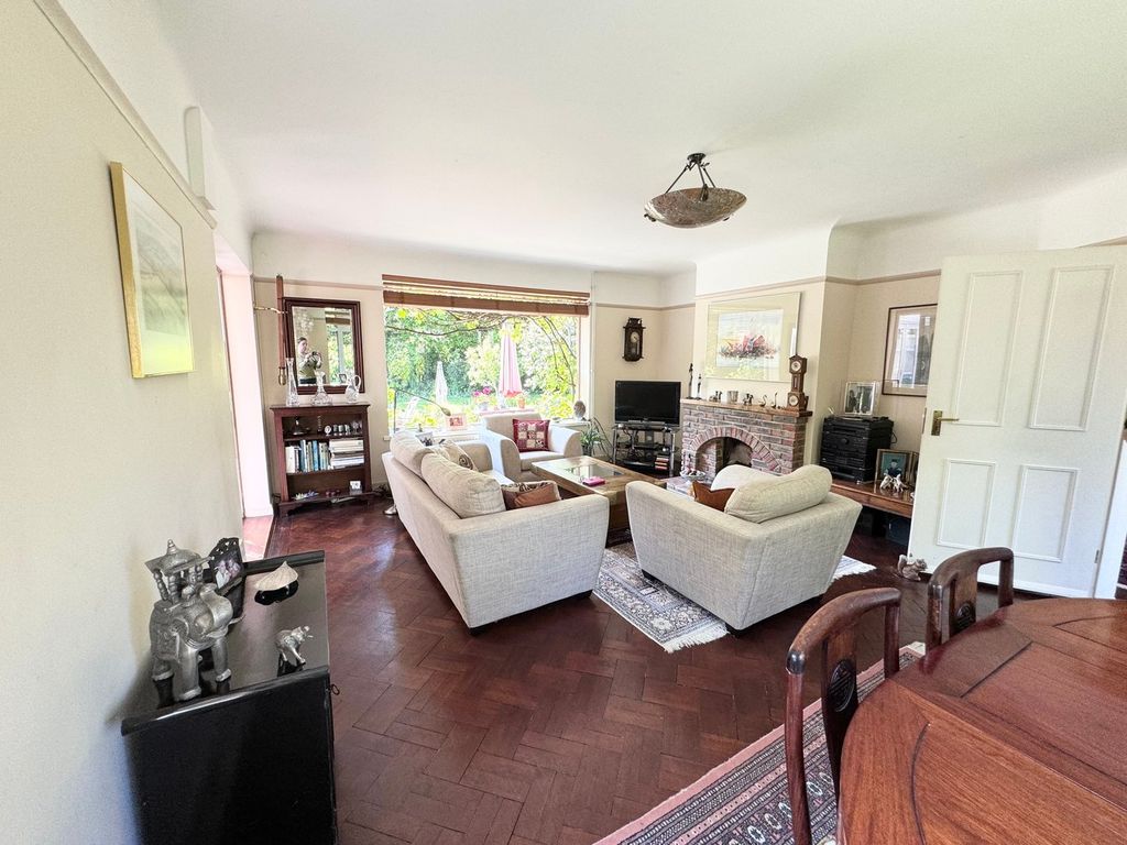 Property photo 2 of 27