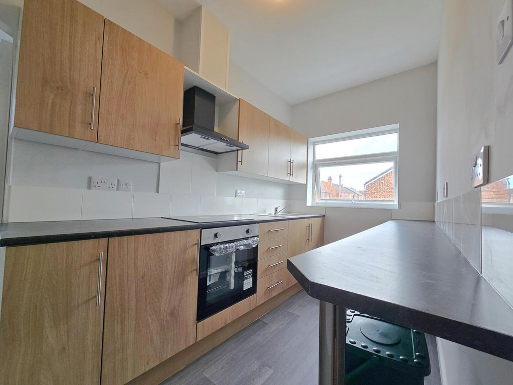 Property photo 3 of 11 Kitchen