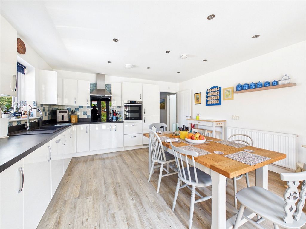 Property photo 2 of 13 Picture No. 02