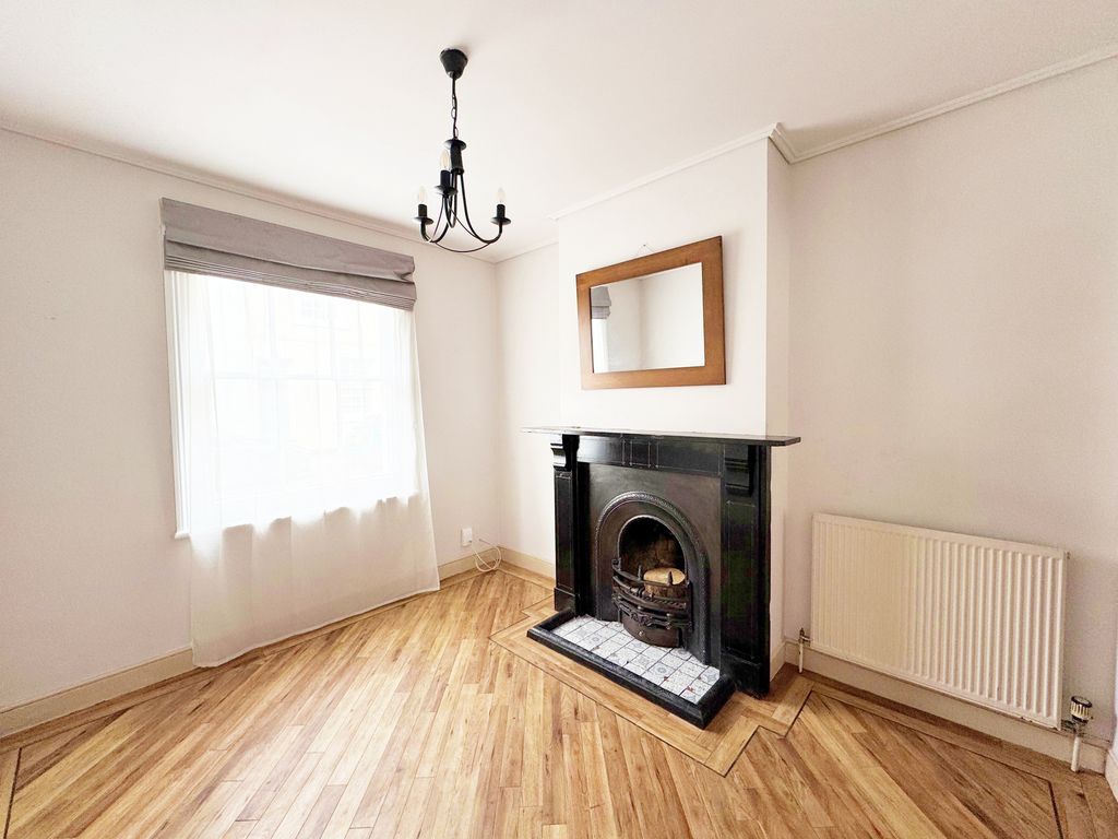 Property photo 2 of 21 Lounge