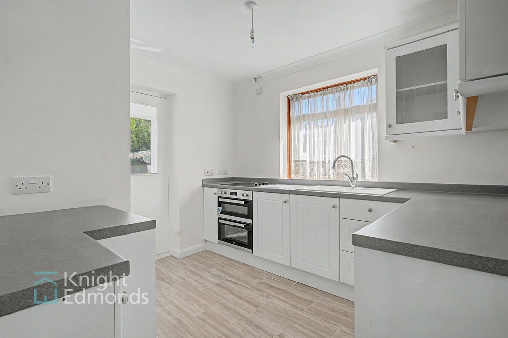 Property photo 2 of 14 Kitchen