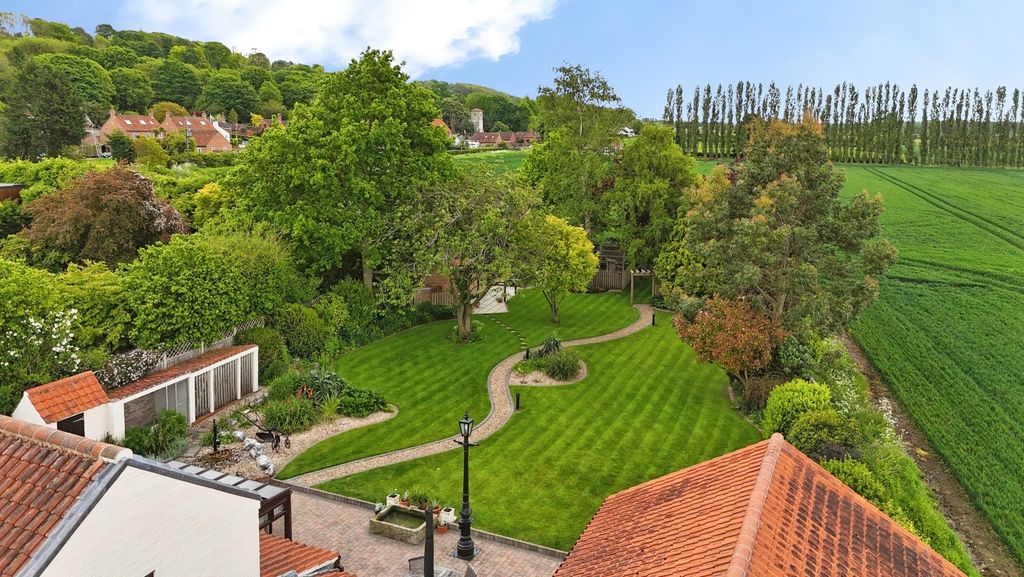 Property photo 2 of 36 4881144