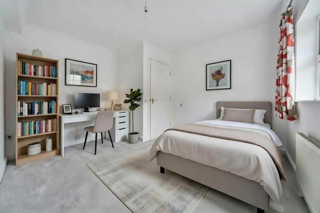 Property photo 3 of 10 Bedroom