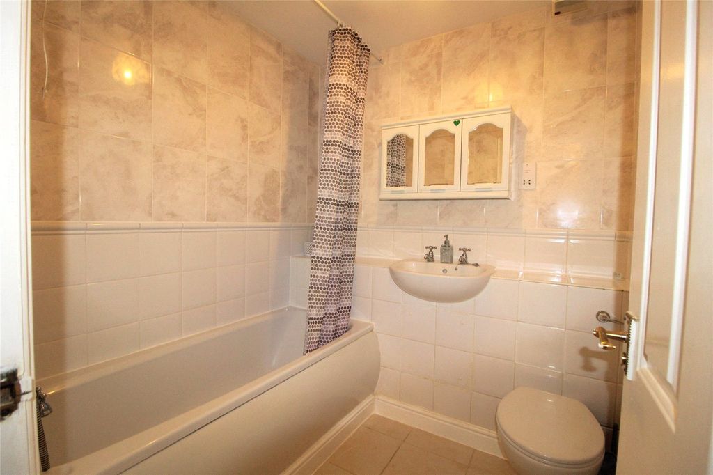 Property photo 3 of 7 Bathroom