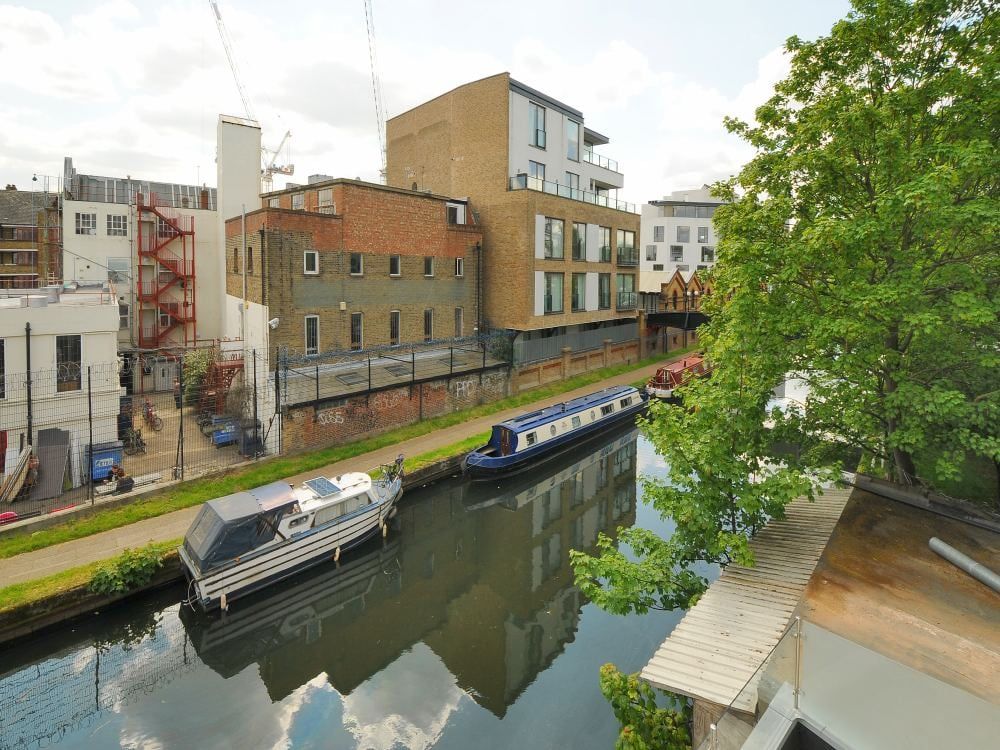 Property photo 1 of 10 Riverside Apartment