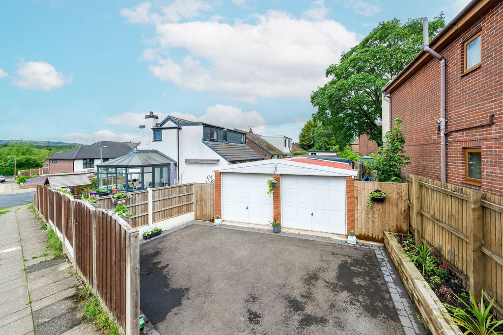 Property photo 2 of 35