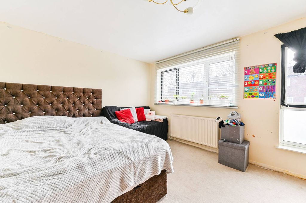 Property photo 2 of 12
