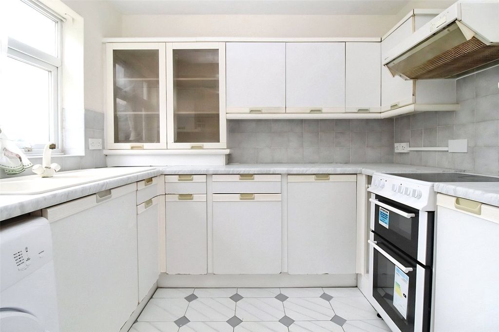 Property photo 2 of 8 Kitchen