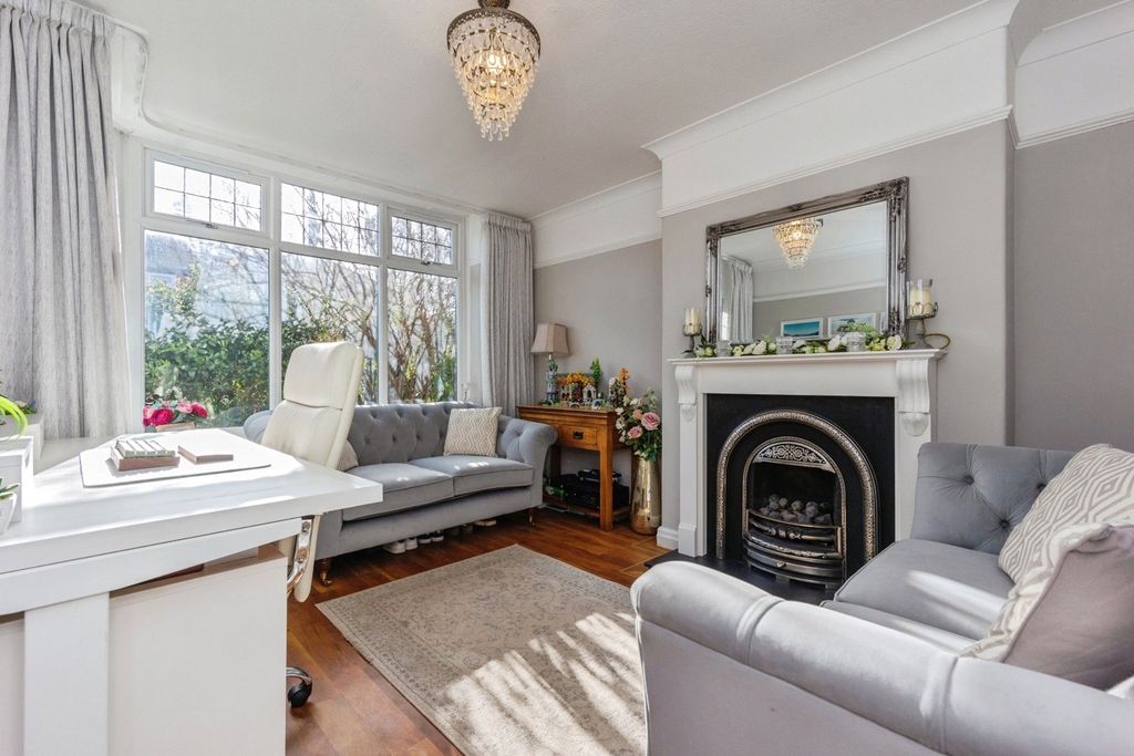 Property photo 3 of 24 Pbox-Img.Jpg