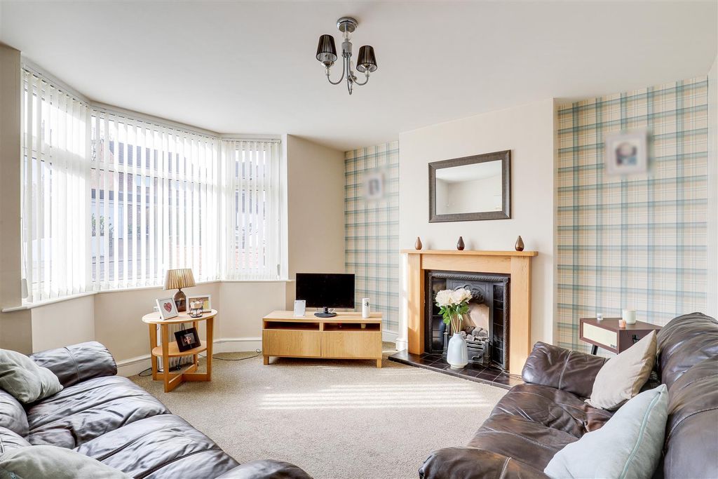 Property photo 2 of 31 33164.Jpg