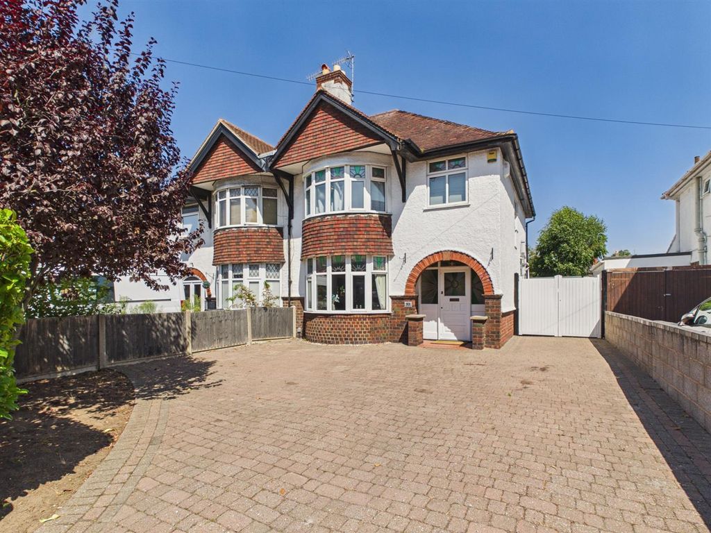 Property photo 1 of 32