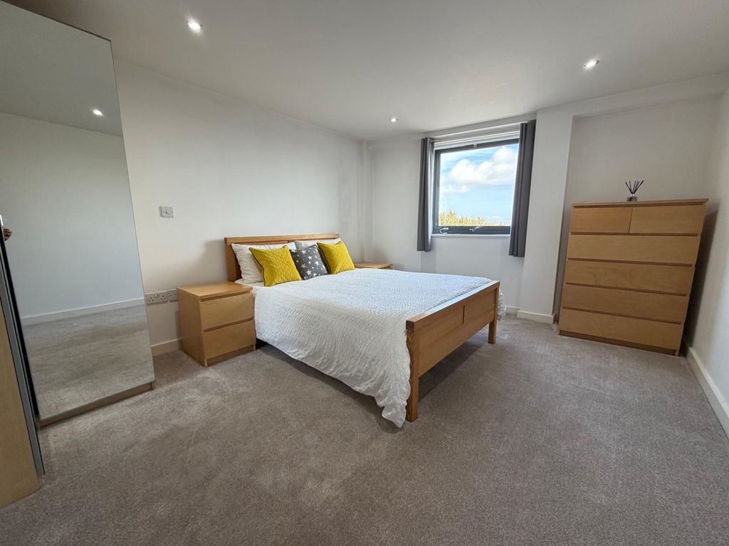 Property photo 3 of 16 1B7Cf133-0dc7-438F-A6Be-51d097Fce59d