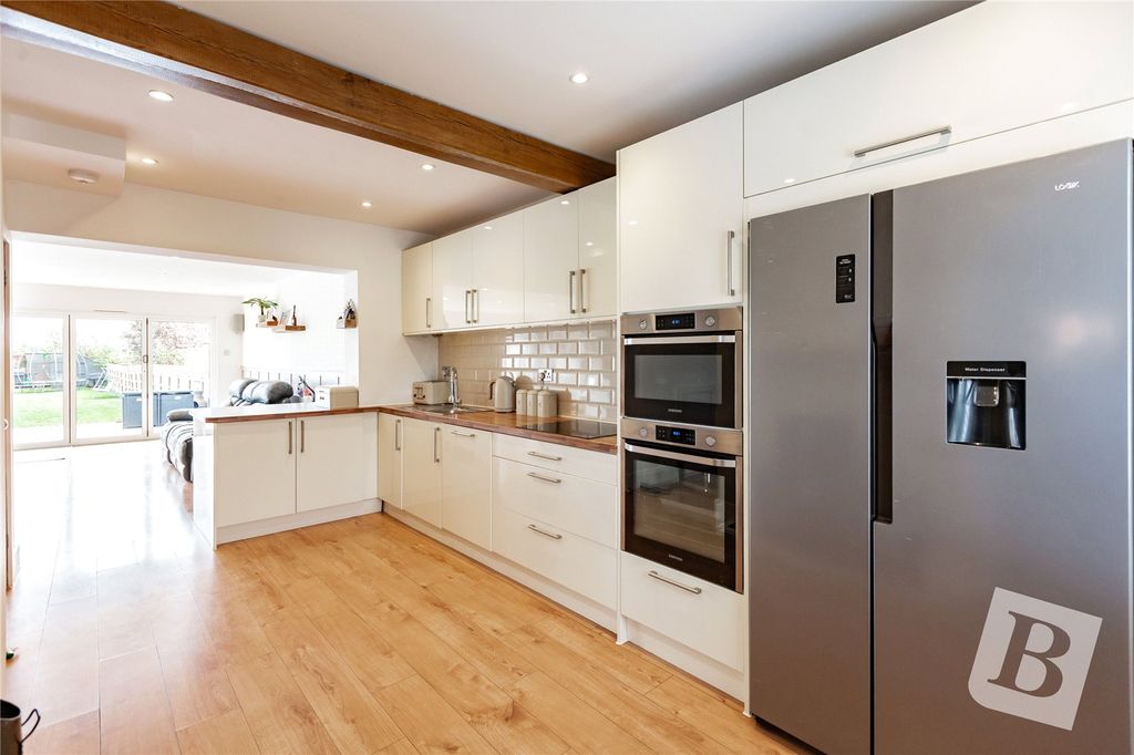 Property photo 3 of 20 Kitchen