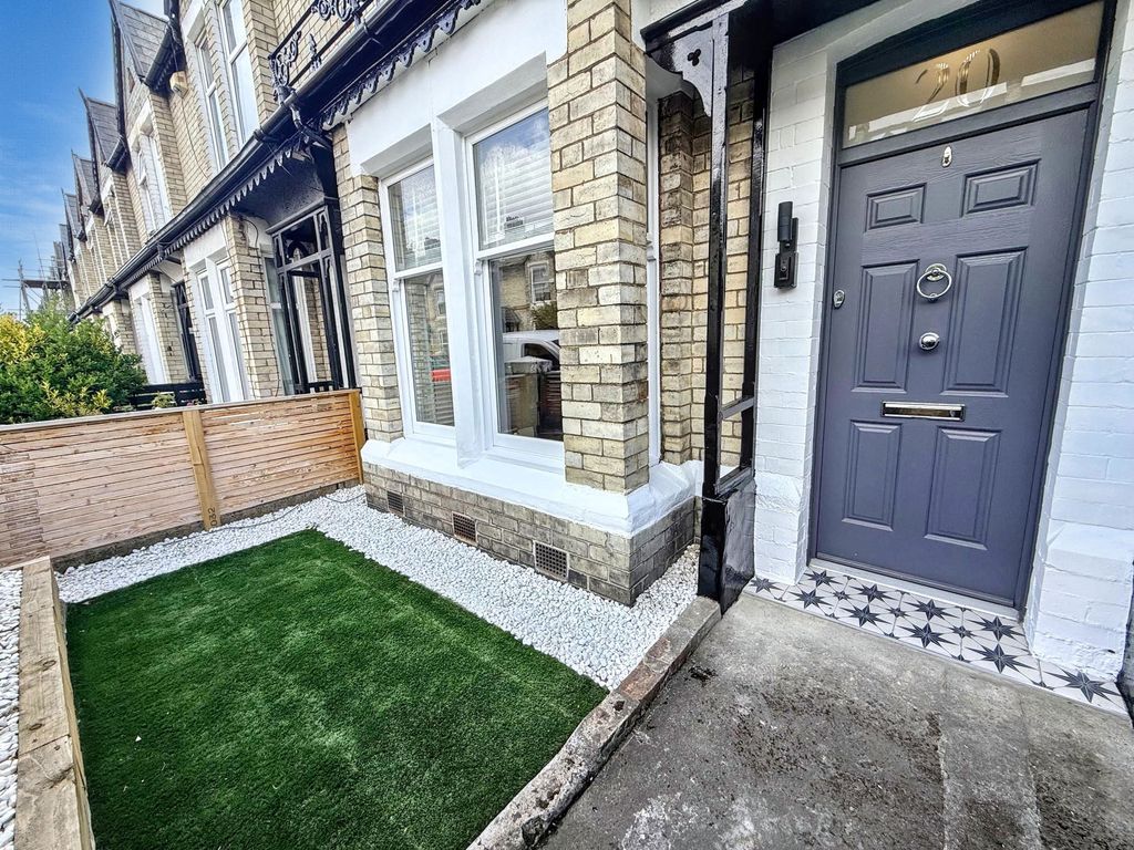 Property photo 2 of 20