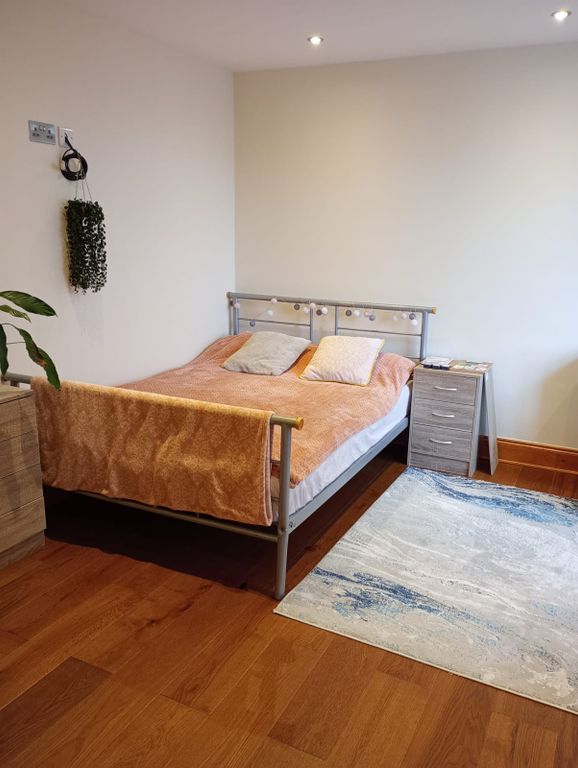 Property photo 2 of 12 Bright And Tidy Double Bedroom Featuring A Comfort...