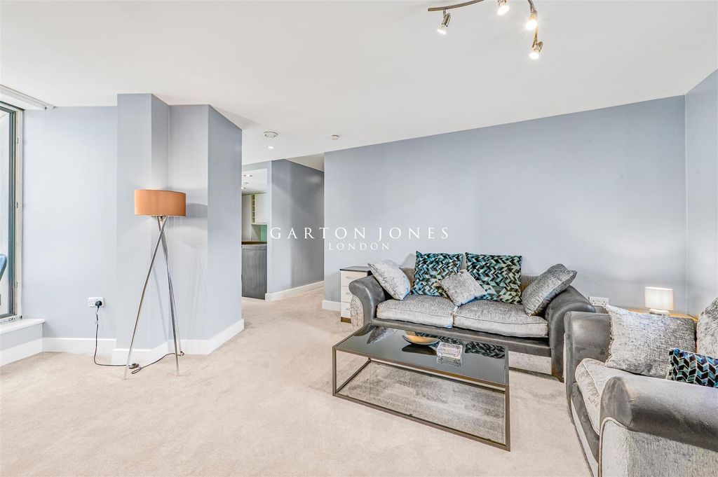 Property photo 3 of 15 Reception