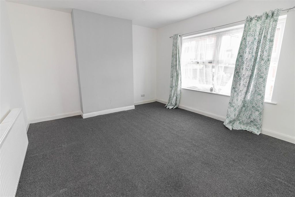 Property photo 3 of 11 Ground Floor Flat - Bedroom One