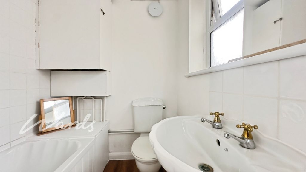 Property photo 3 of 18 Bathroom