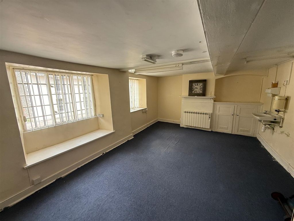 Property photo 2 of 6 13 Fore Street-3.Jpg