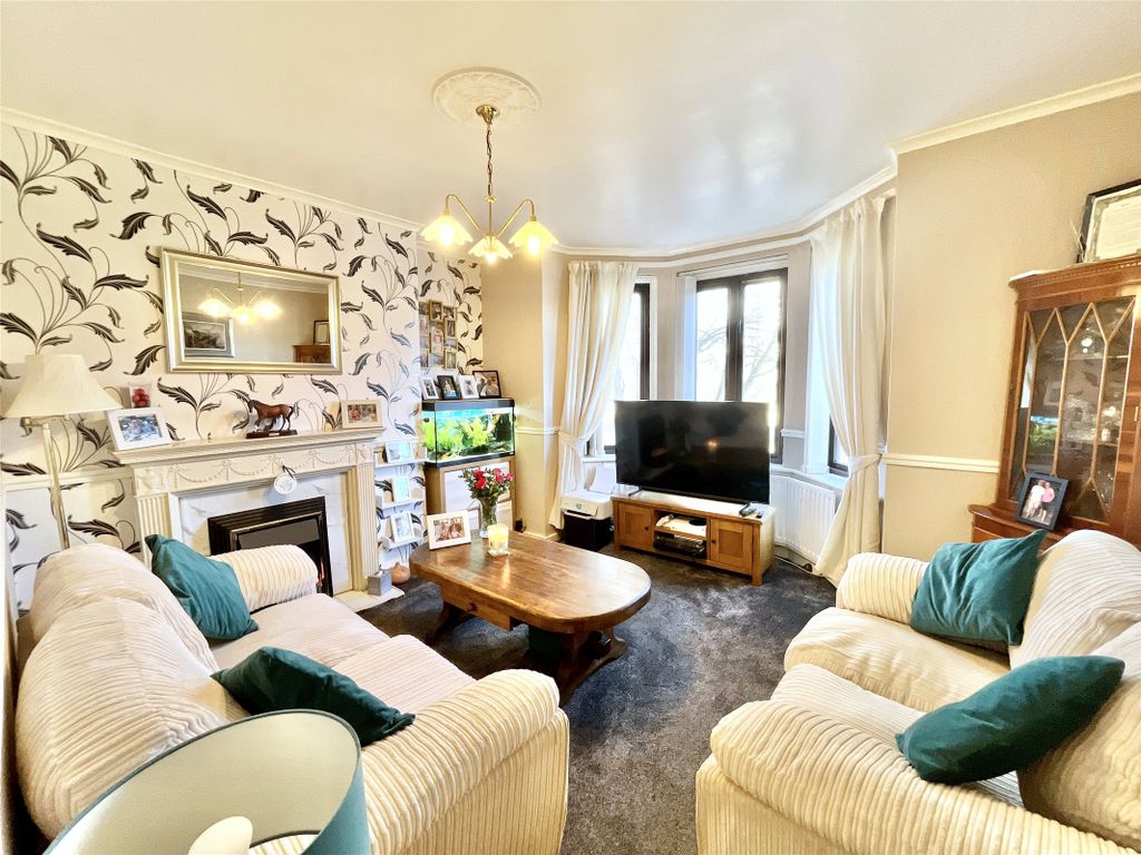 Property photo 1 of 16 Lounge
