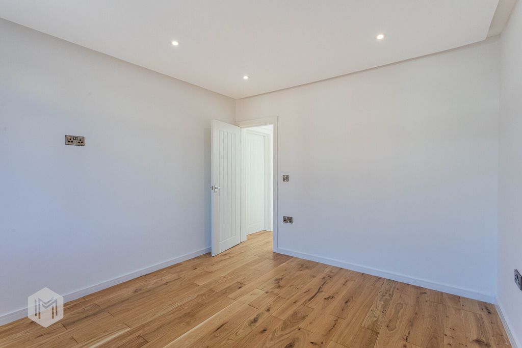 Property photo 3 of 22 Picture No. 25